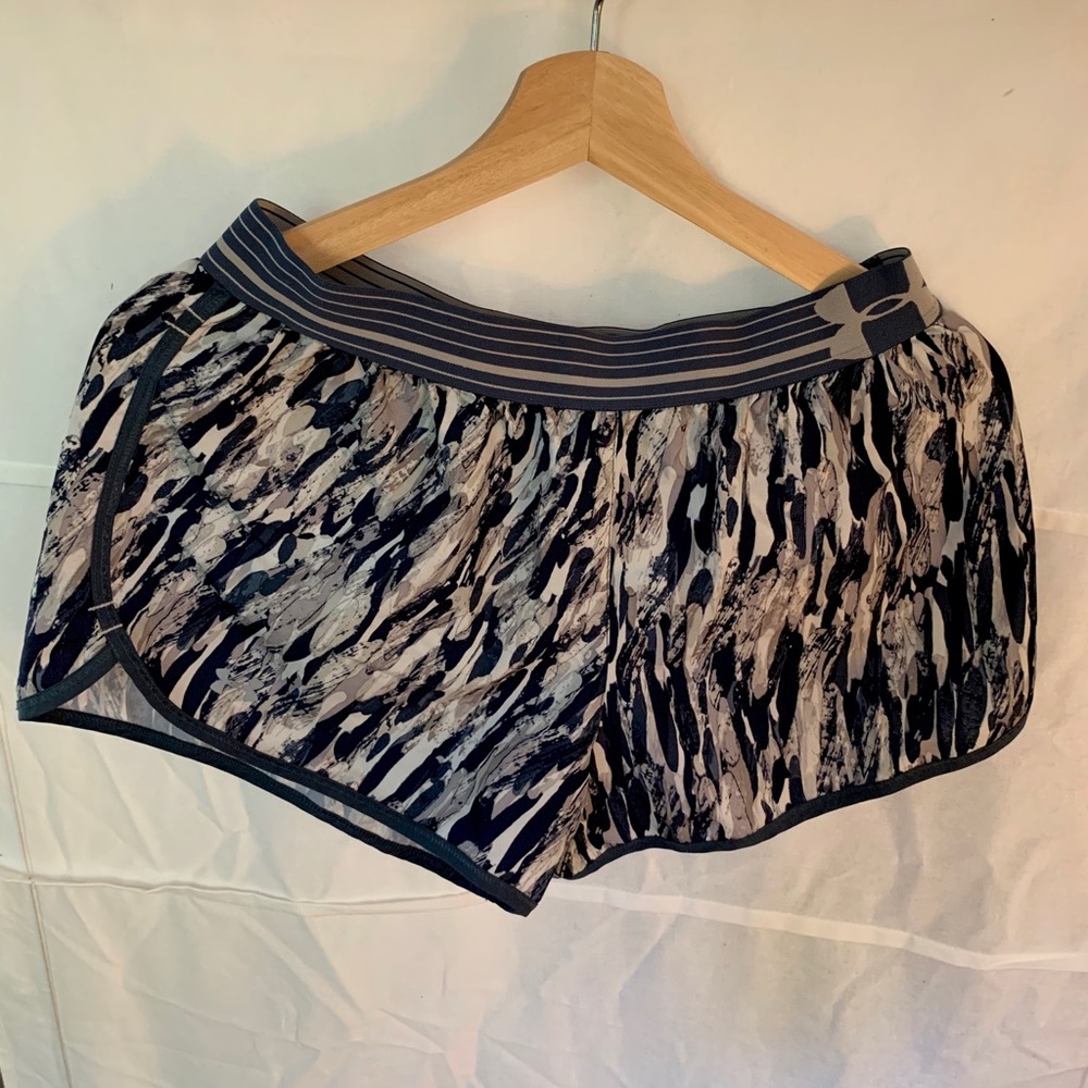 UNDER ARMOR athletic shorts